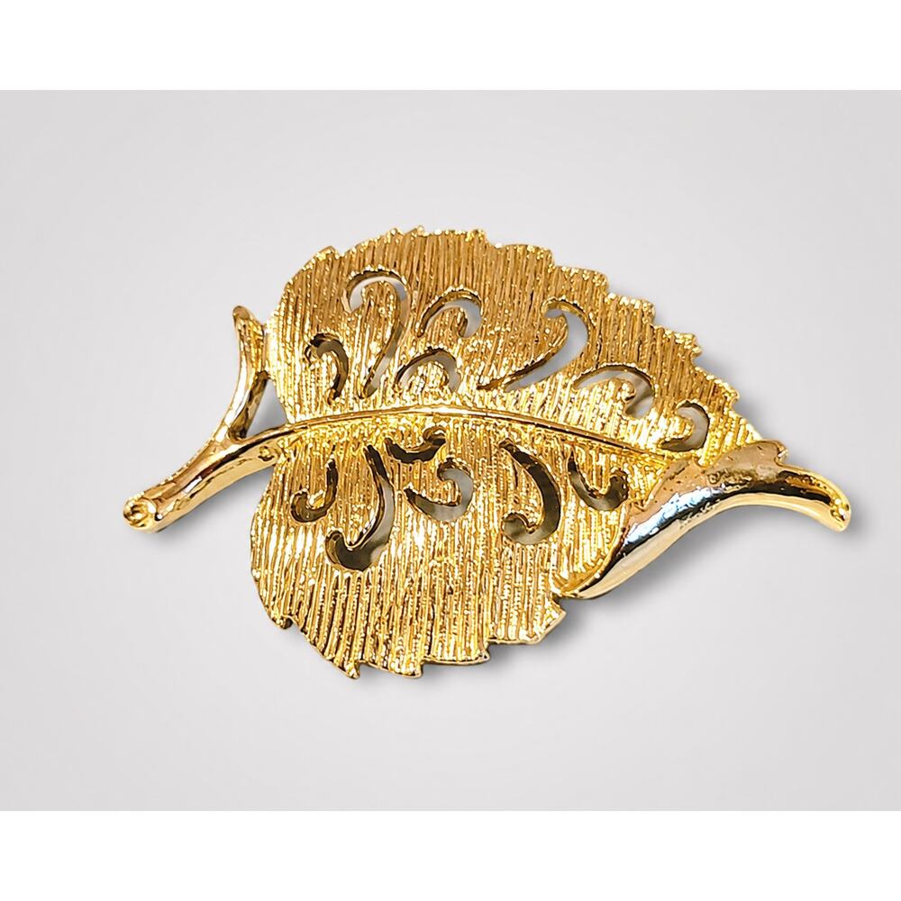 Vintage Gerrys Large Leaf Brooch Pin- Brushed Gold-tone Shiny- 2.25" 1960s fb1-7